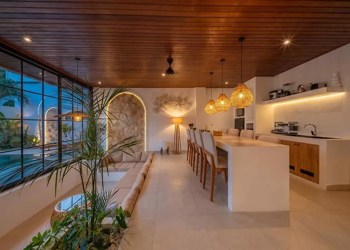 Azura - 4br Sunken Lounge In Pererenan Villa *