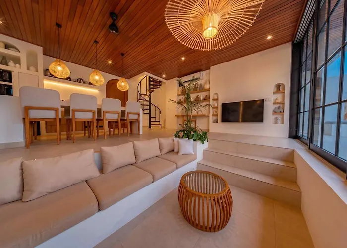 Villa Azura - 4br Sunken Lounge In Pererenan *