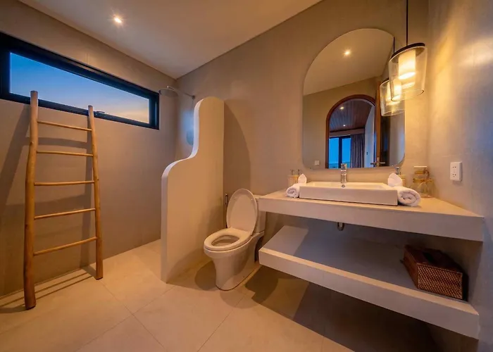 Azura - 4br Sunken Lounge In Pererenan