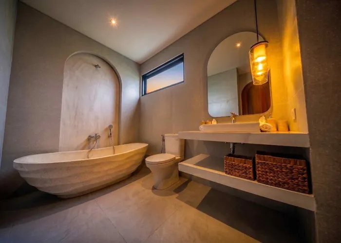 Azura - 4br Sunken Lounge In Pererenan *