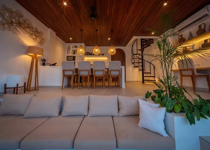 Villa Azura - 4br Sunken Lounge In Pererenan