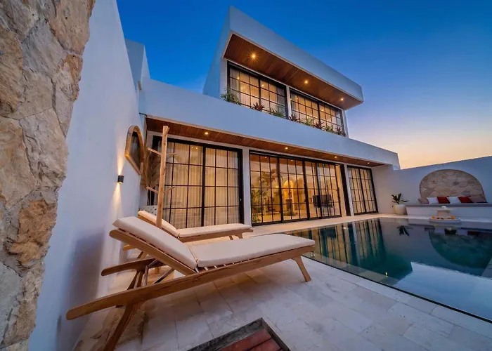 Azura - 4br Sunken Lounge In Pererenan Villa